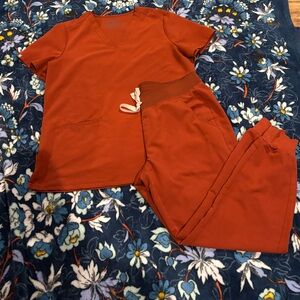 Figs Women's Scrub Set in Burnt Orange